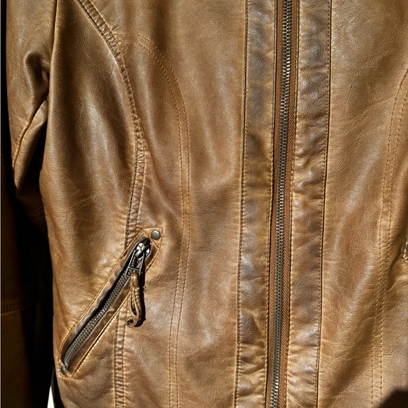 Gorgeous MSSP( Max Studio Specialty Products vegan leather jacket, size Small - Picture 3 of 3
